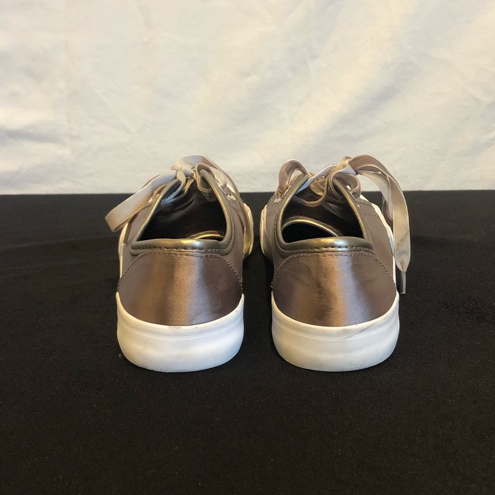 Shoes - Picture 3 of 5